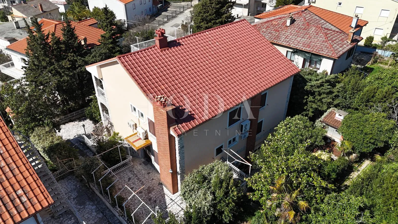 prostrana kuća u crikvenici – idealna investicija za turizam - slika 11