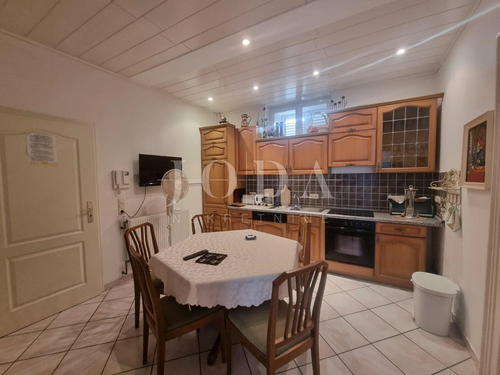 crikvenica, dvije kuće sa osam apartmana - slika 23