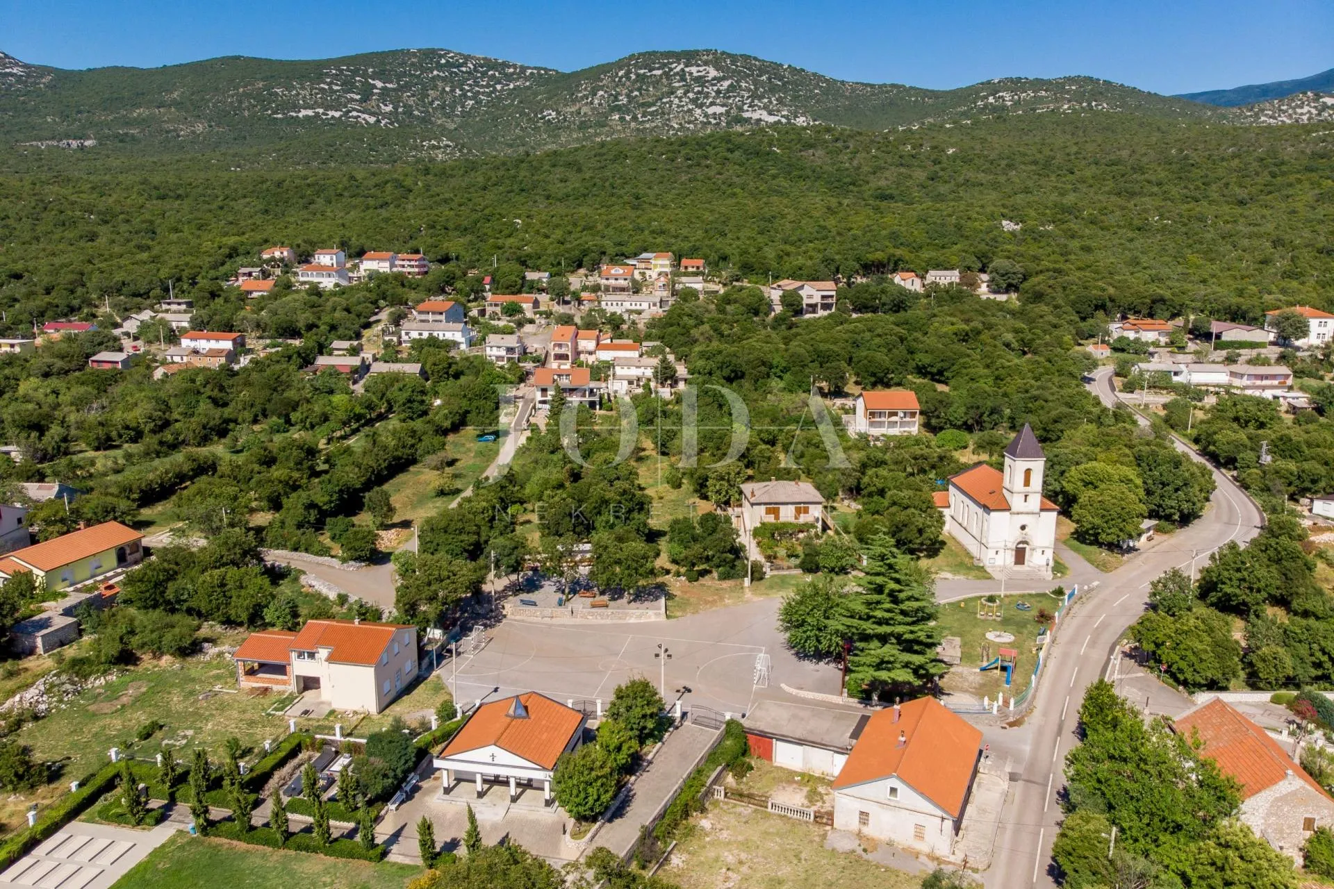 Novi Vinodolski, zaleđe, građevinski teren sa građevinskom dozvolom i idejnim projektom - Donji Zagon, Novi Vinodolski