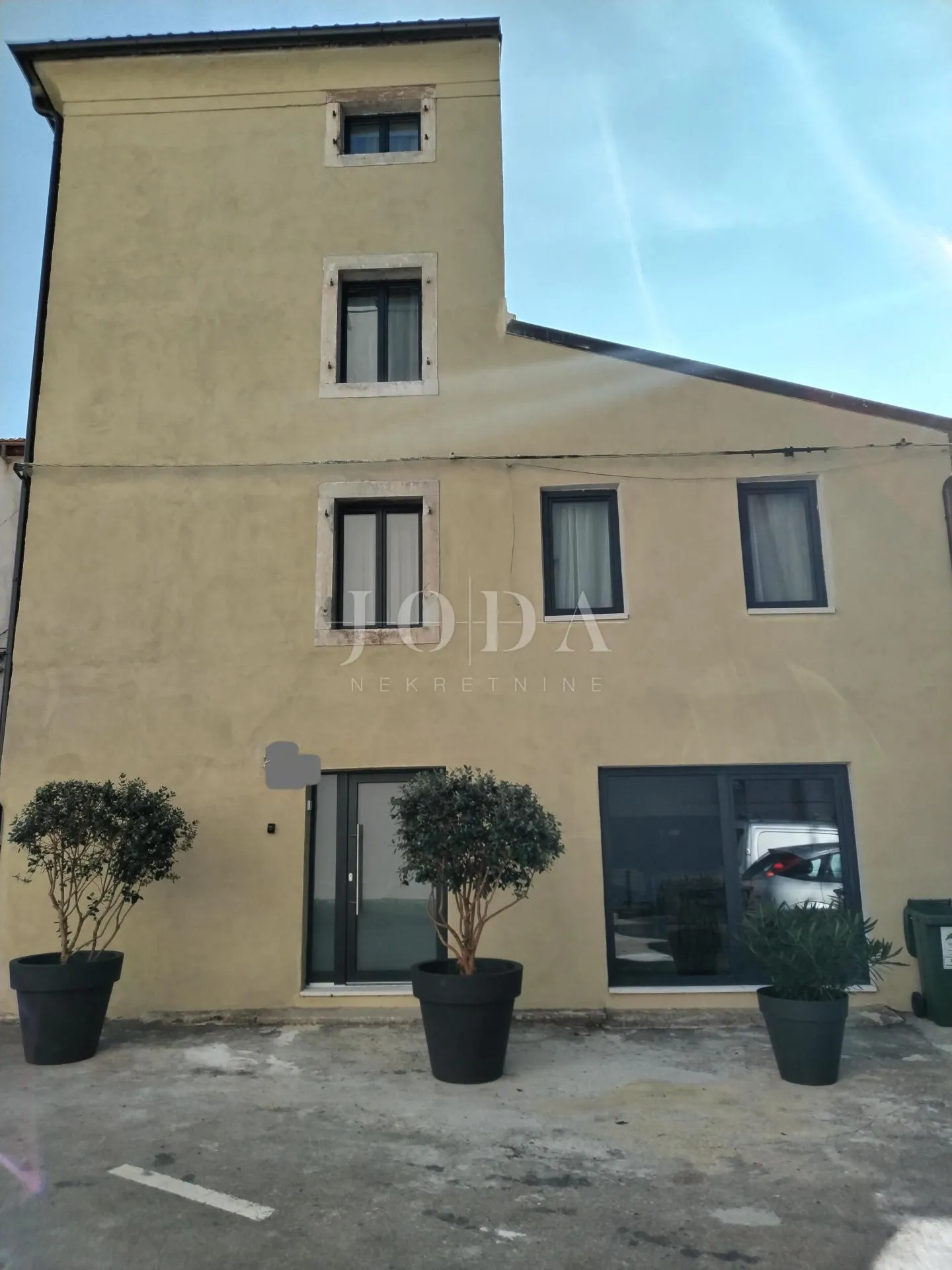 vodnjan, prekrasna, dizajnerski renovirana kamena kuća - slika 33
