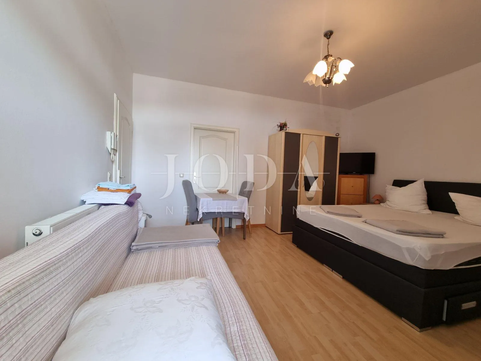 crikvenica, dvije kuće sa osam apartmana - slika 19