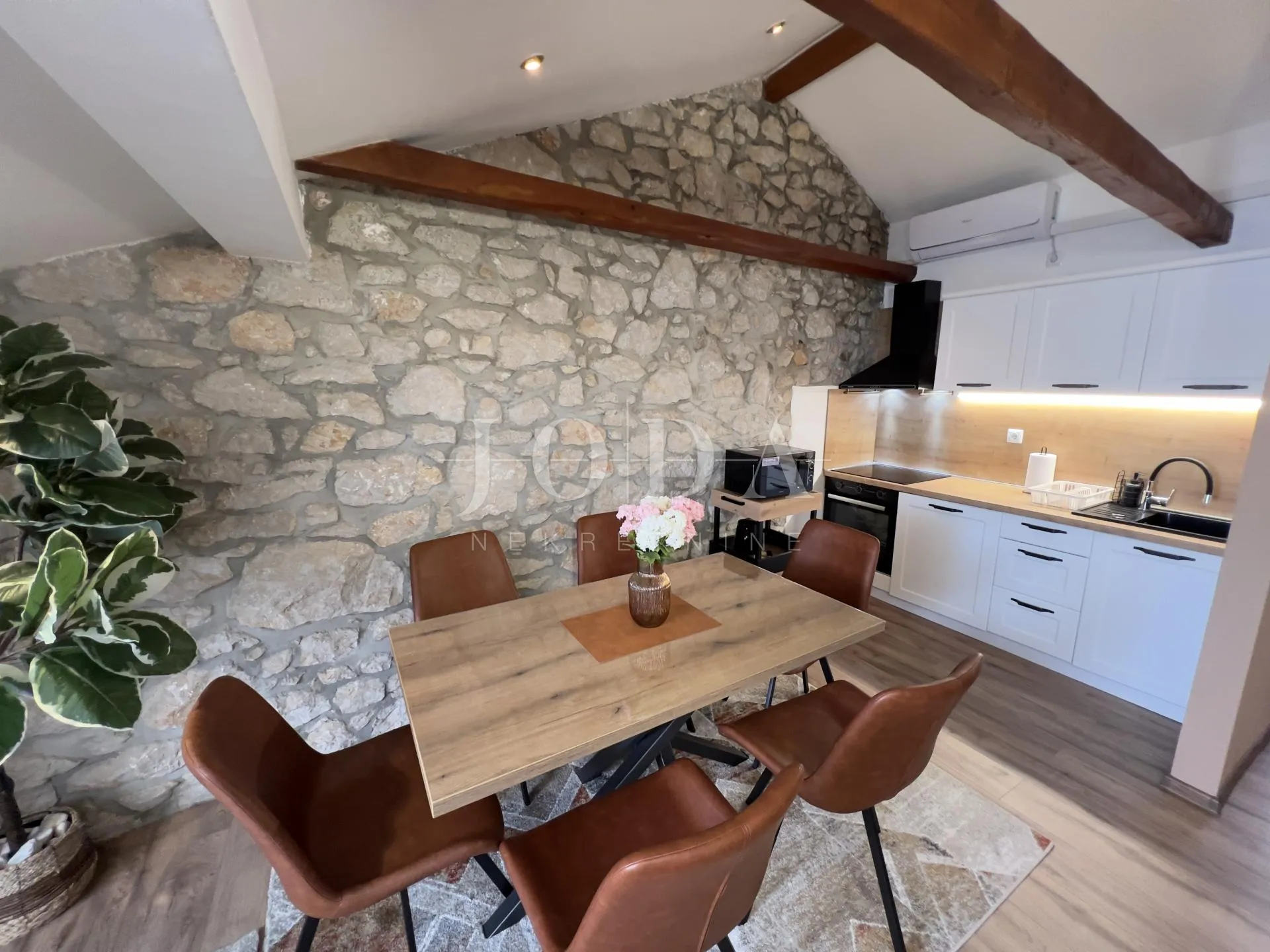 uređeni apartman u centru crikvenice - slika 7