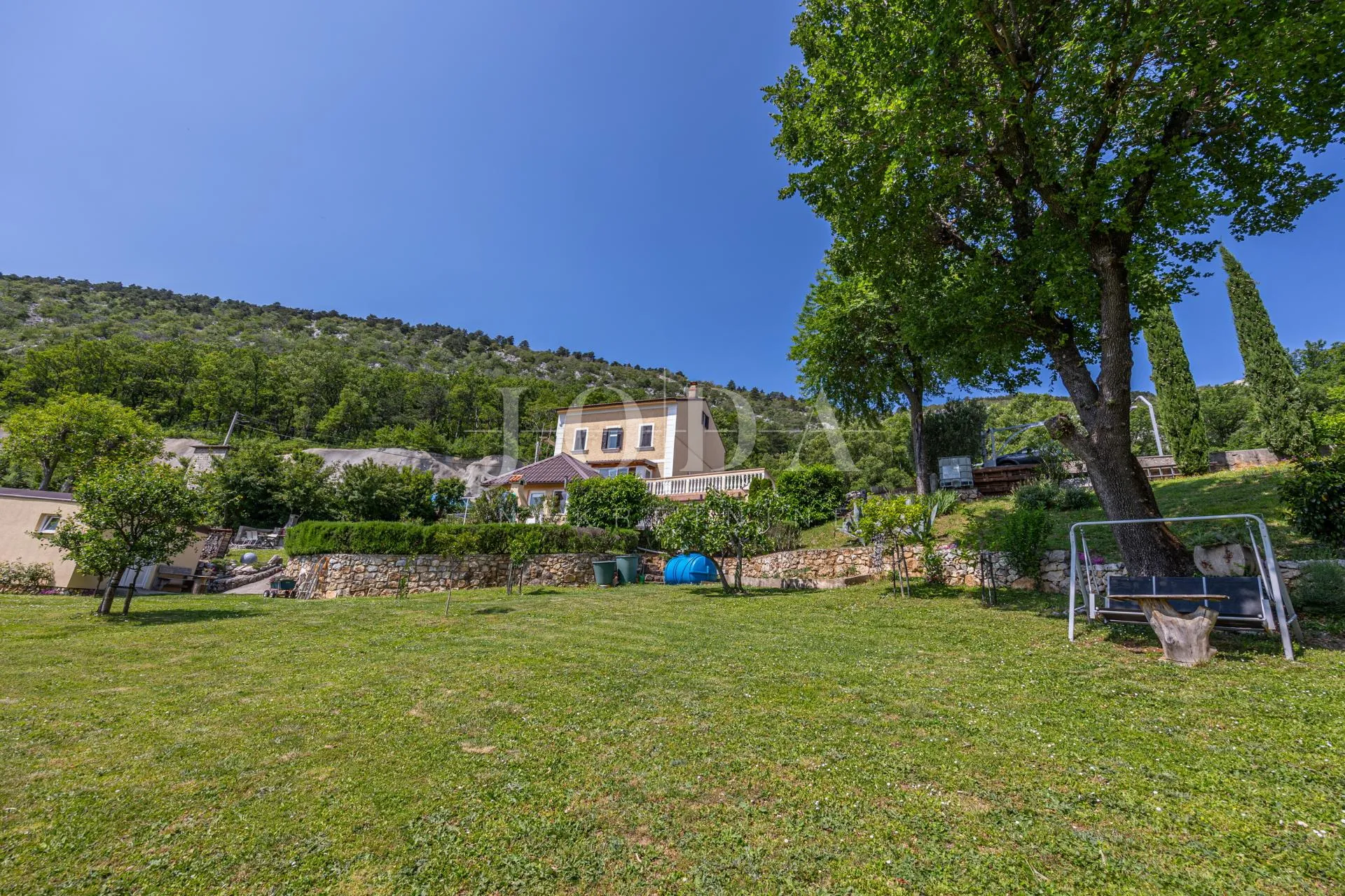 kuća sa 3000m2 zemljišta - slika 11