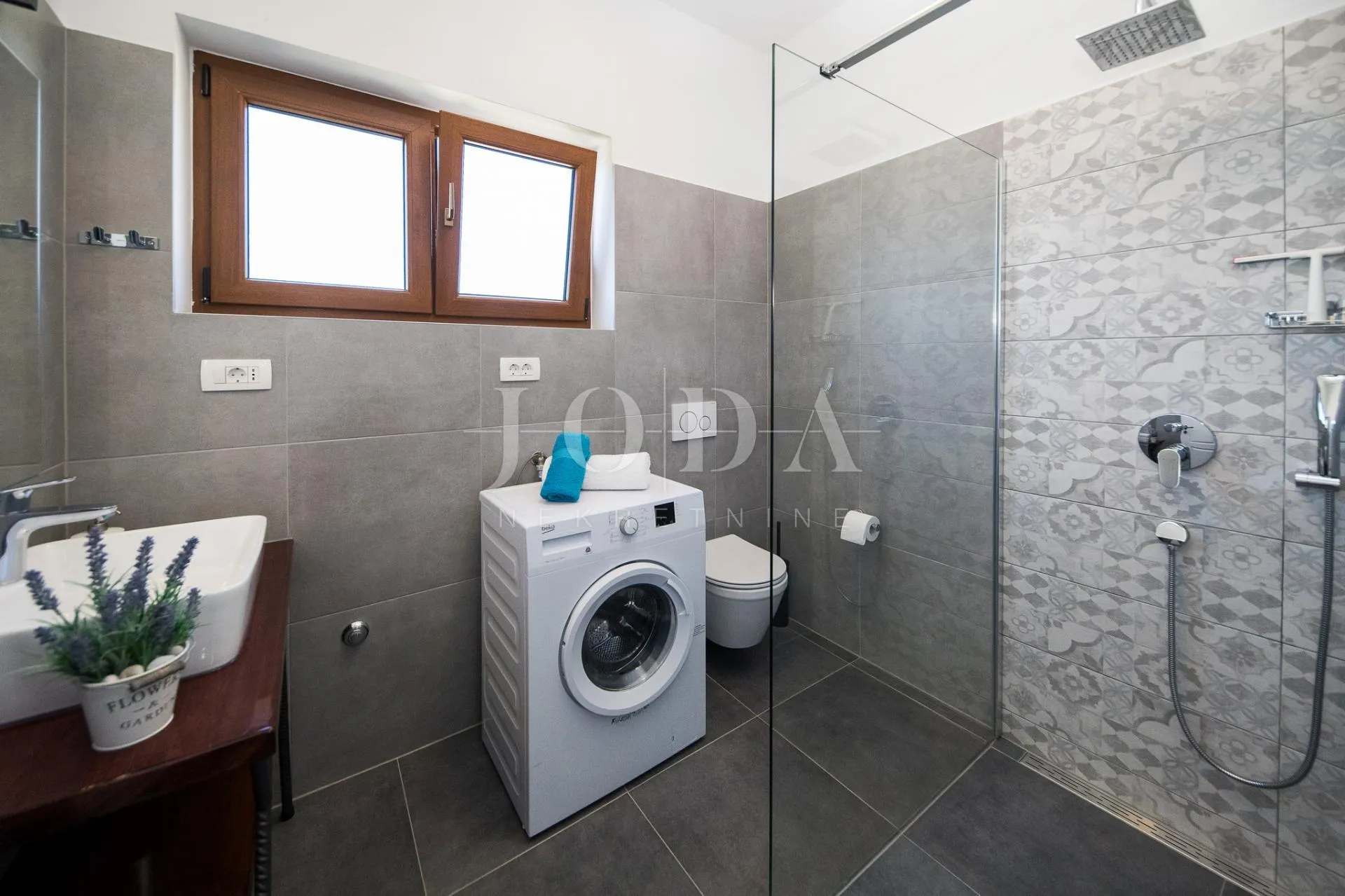 crni mol penthaus dva apartmana - slika 17