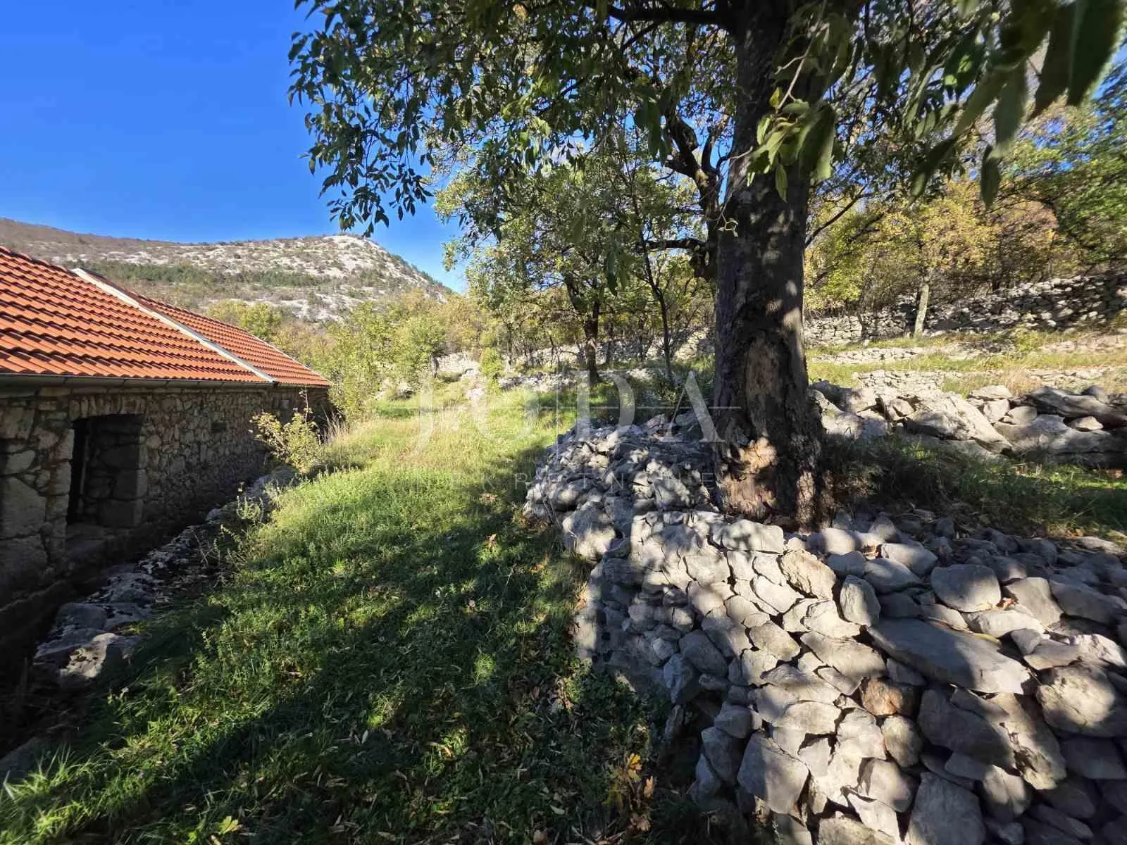 novi vinodolski, zaleđe, dvije kuće sa velikom okućnicom - slika 18