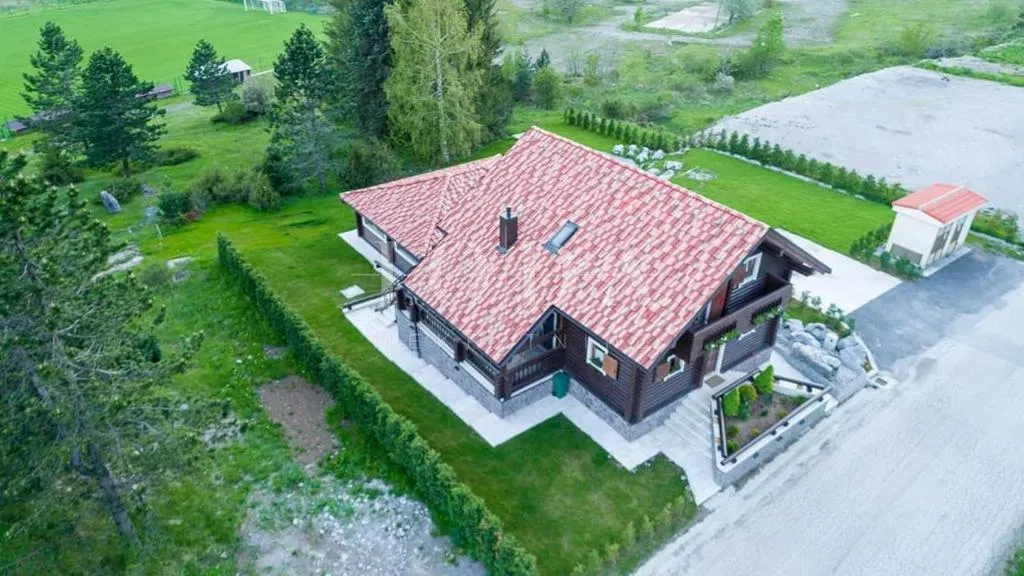 gorski kotar, vrata, drvena vila s unutarnjim bazenom - slika 4