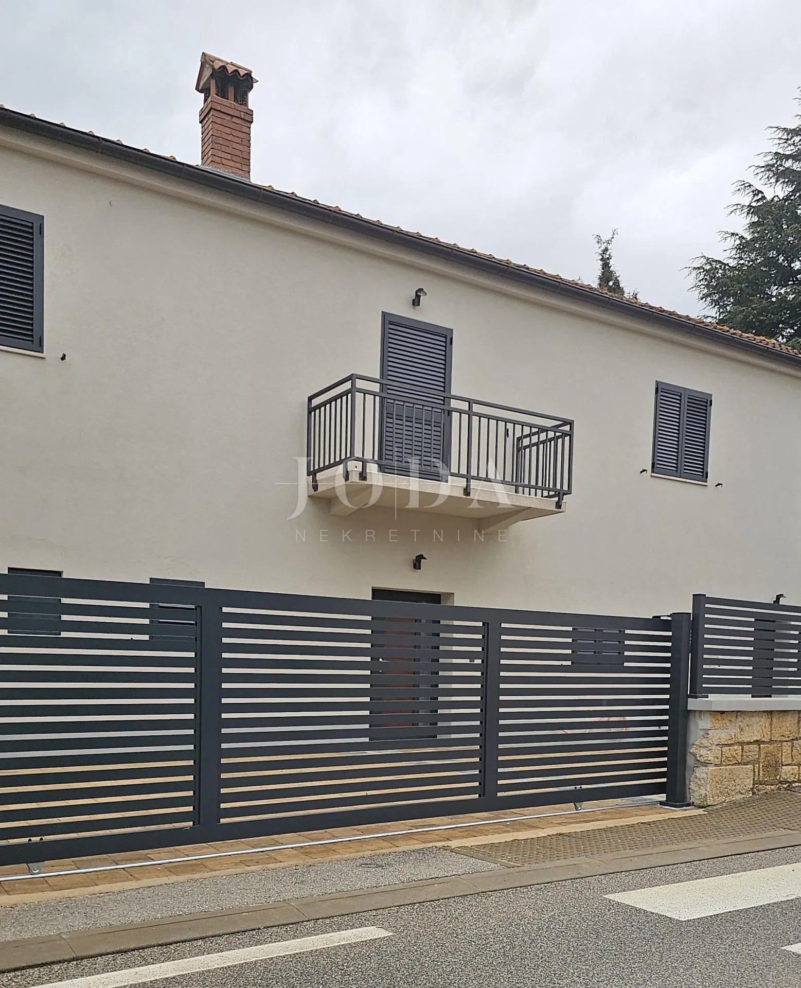 kompletno renovirana kuća sa 3app,funtana - slika 3