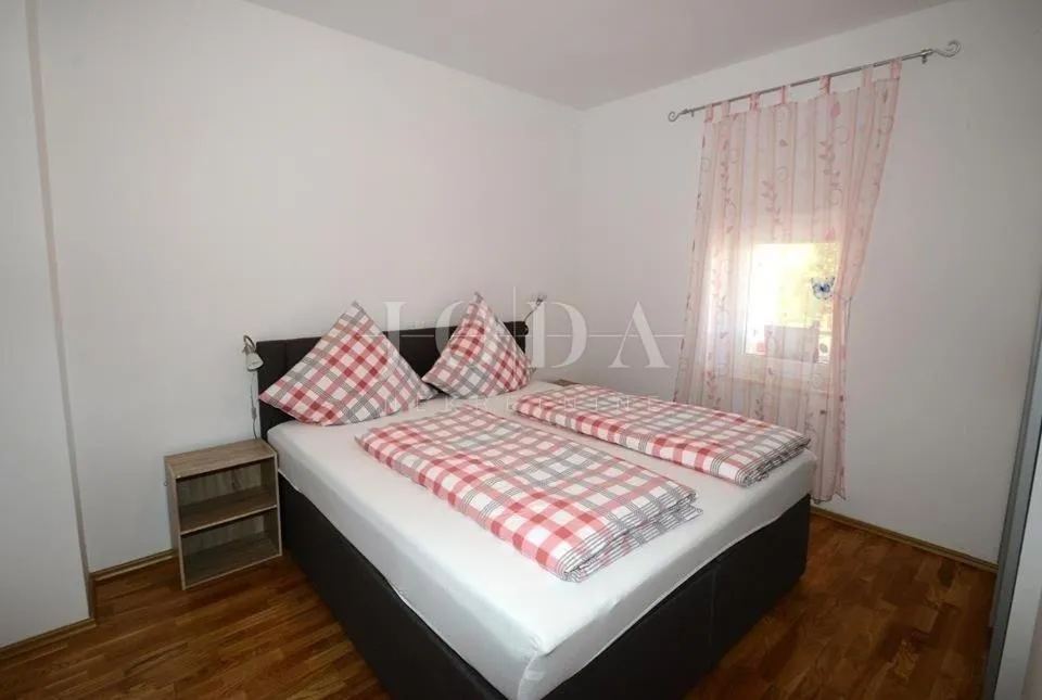 višnjan, okolica, kuća sa četiri stambene jedinice - slika 22
