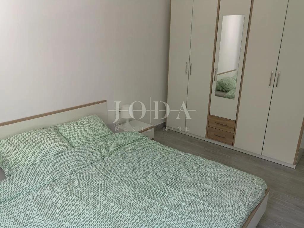 dramalj, novouređena kuća s pet apartmana i bazenom - slika 12