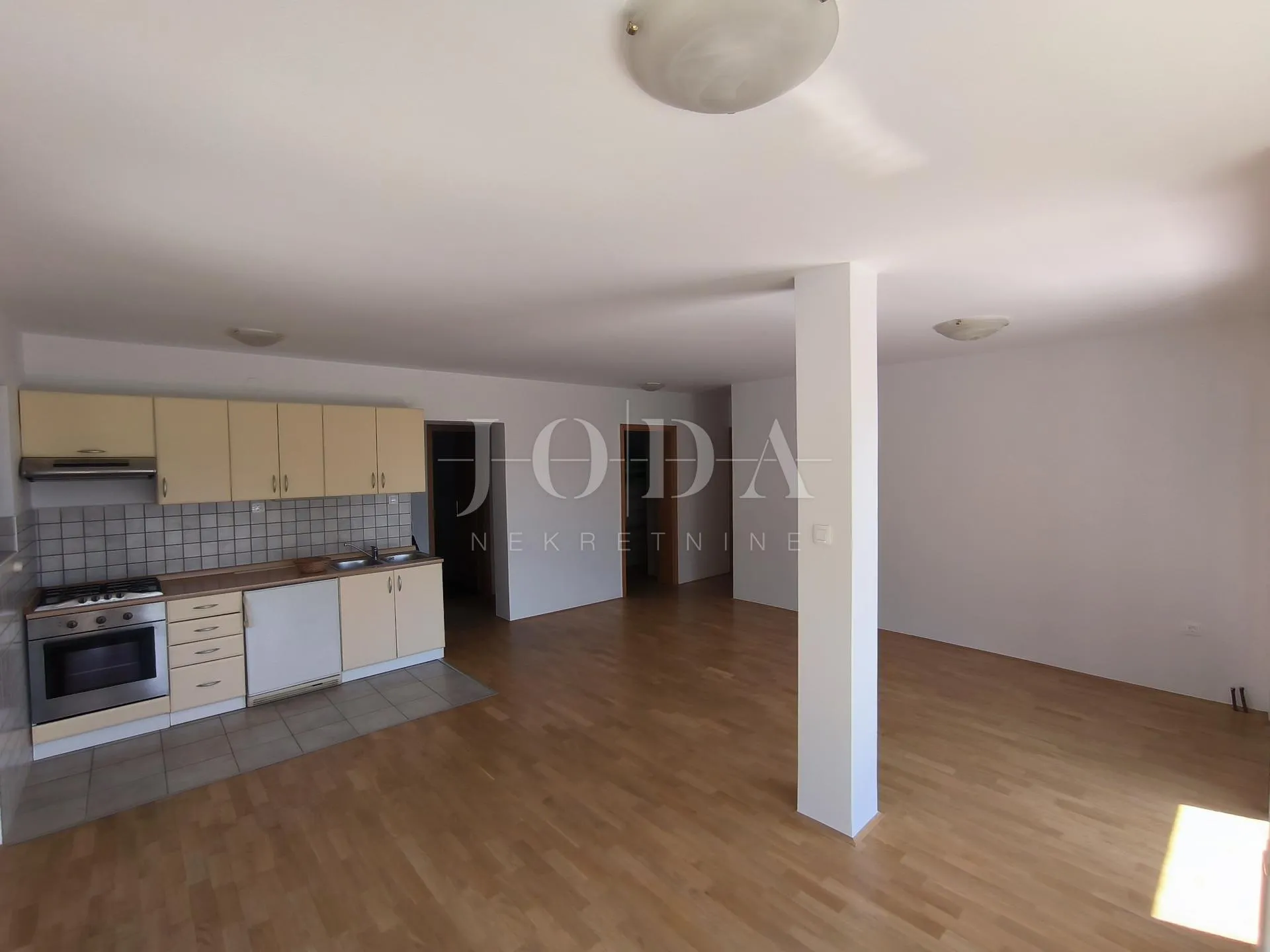 apartman sa bazenom - slika 22