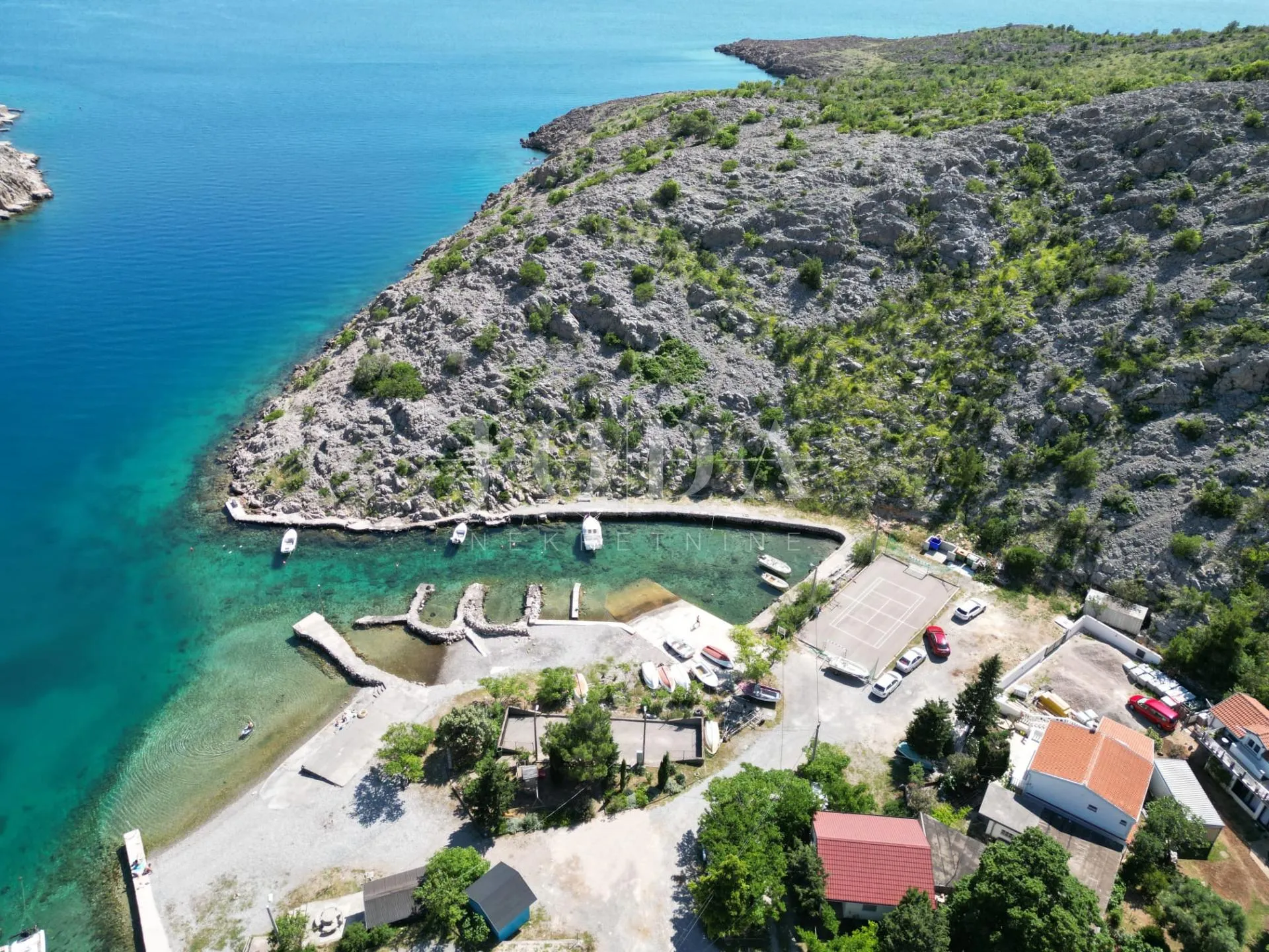 cesarica kuća prvi red do mora - slika 9