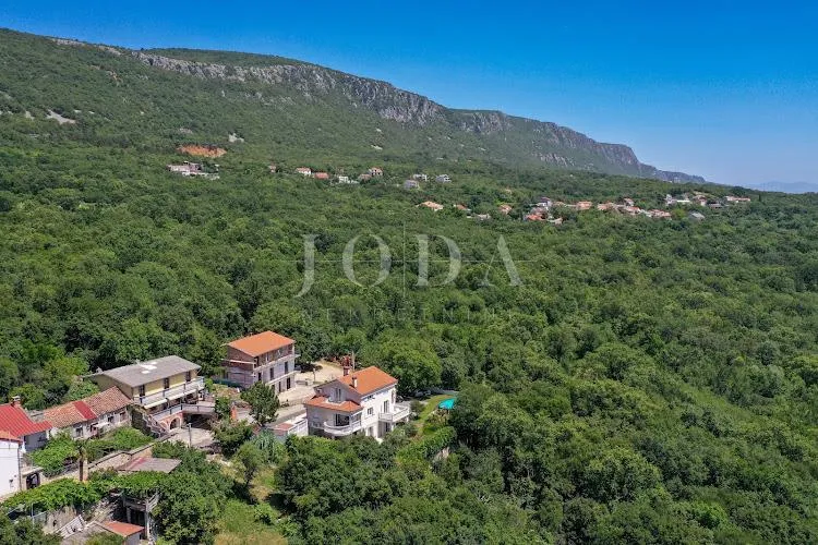 crikvenica - zaleđe, kuća sa tri stana na rubu zelenog pojasa - slika 5