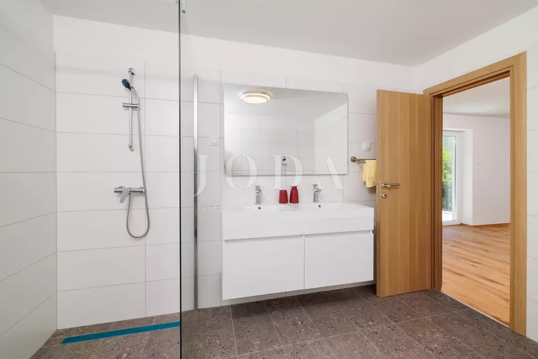 tribalj kuća 600m2 sa bazenom - slika 29