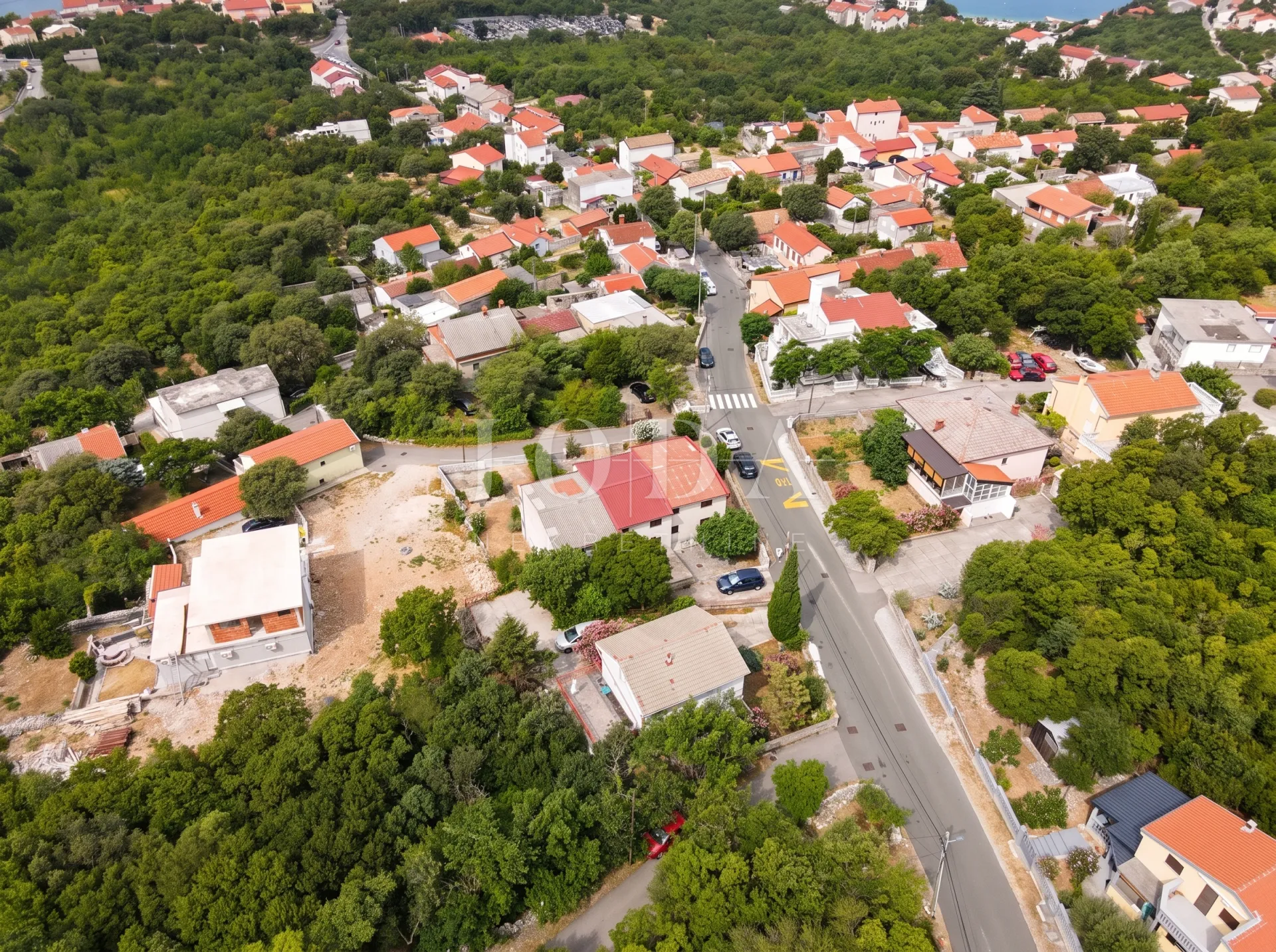jadranovo – kuća dvojnica idealna za dvije obitelji, 600 m od mora - slika 2