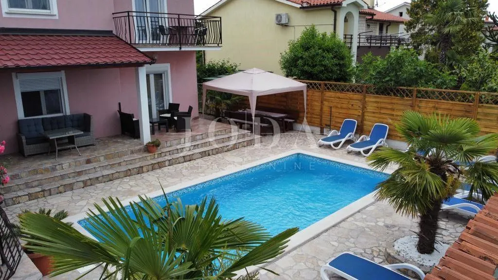 apartmanska kuća - slika 7