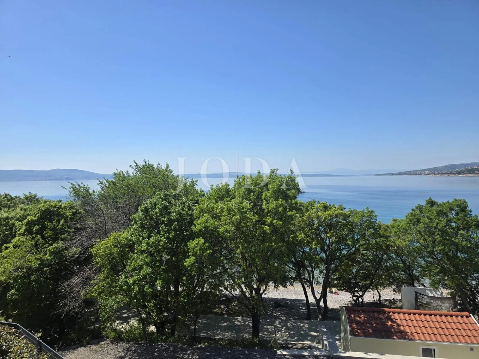 klenovica, stan u prvom redu do mora - slika 20