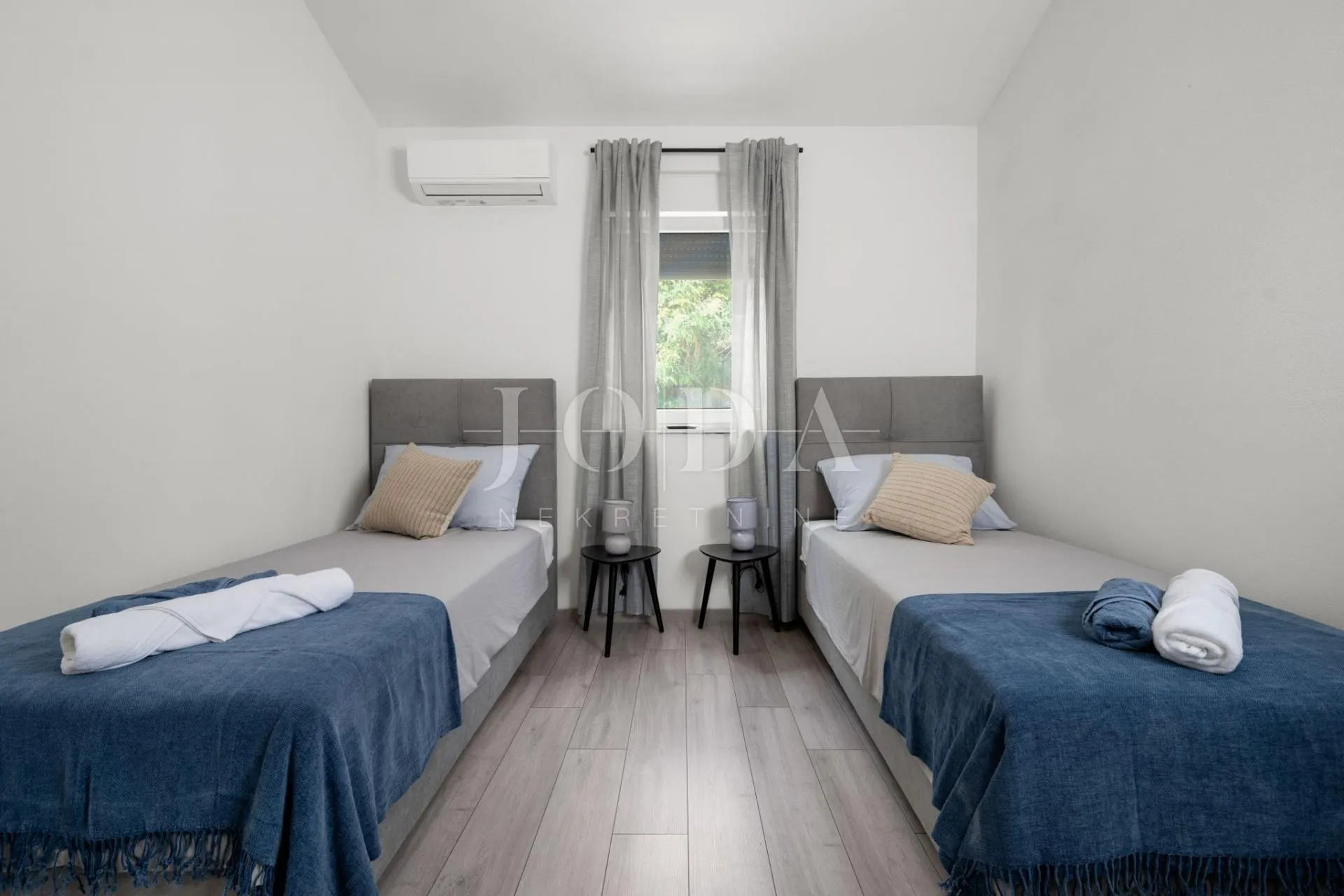 prekrasna prizemnica sa bazenom,labin okolica - slika 17