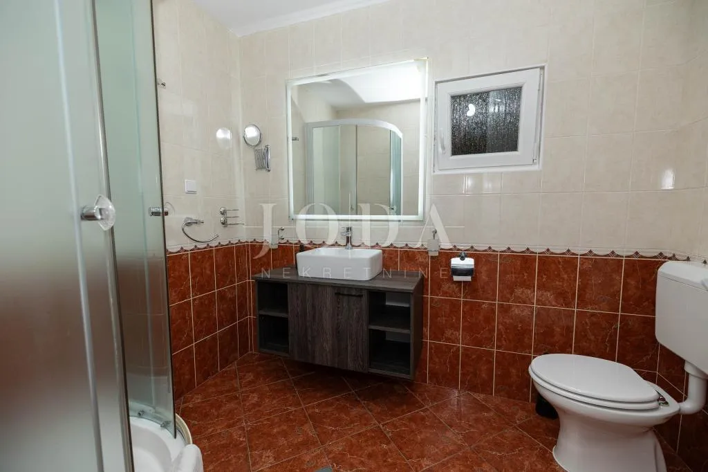 dramalj-kuca sa 7 apartmana - slika 28
