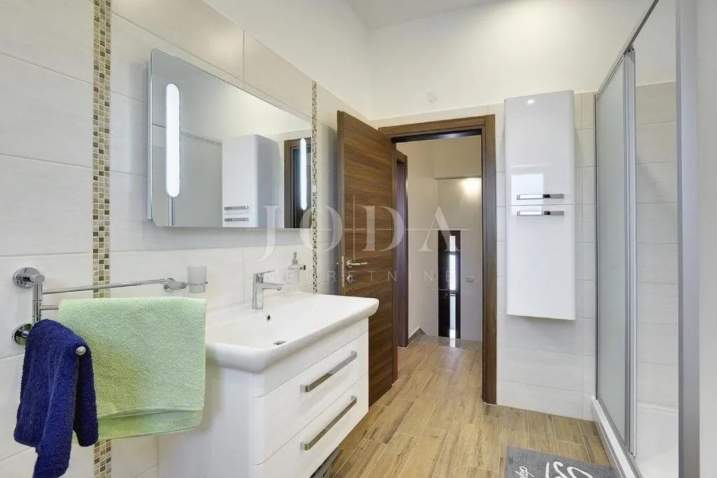 pula, villa sa bazenom i jacuzzijem - slika 42