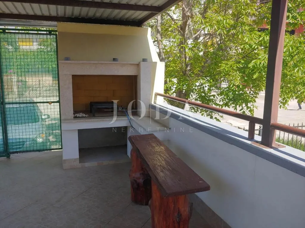 kuća sa 5 apartmana - slika 9