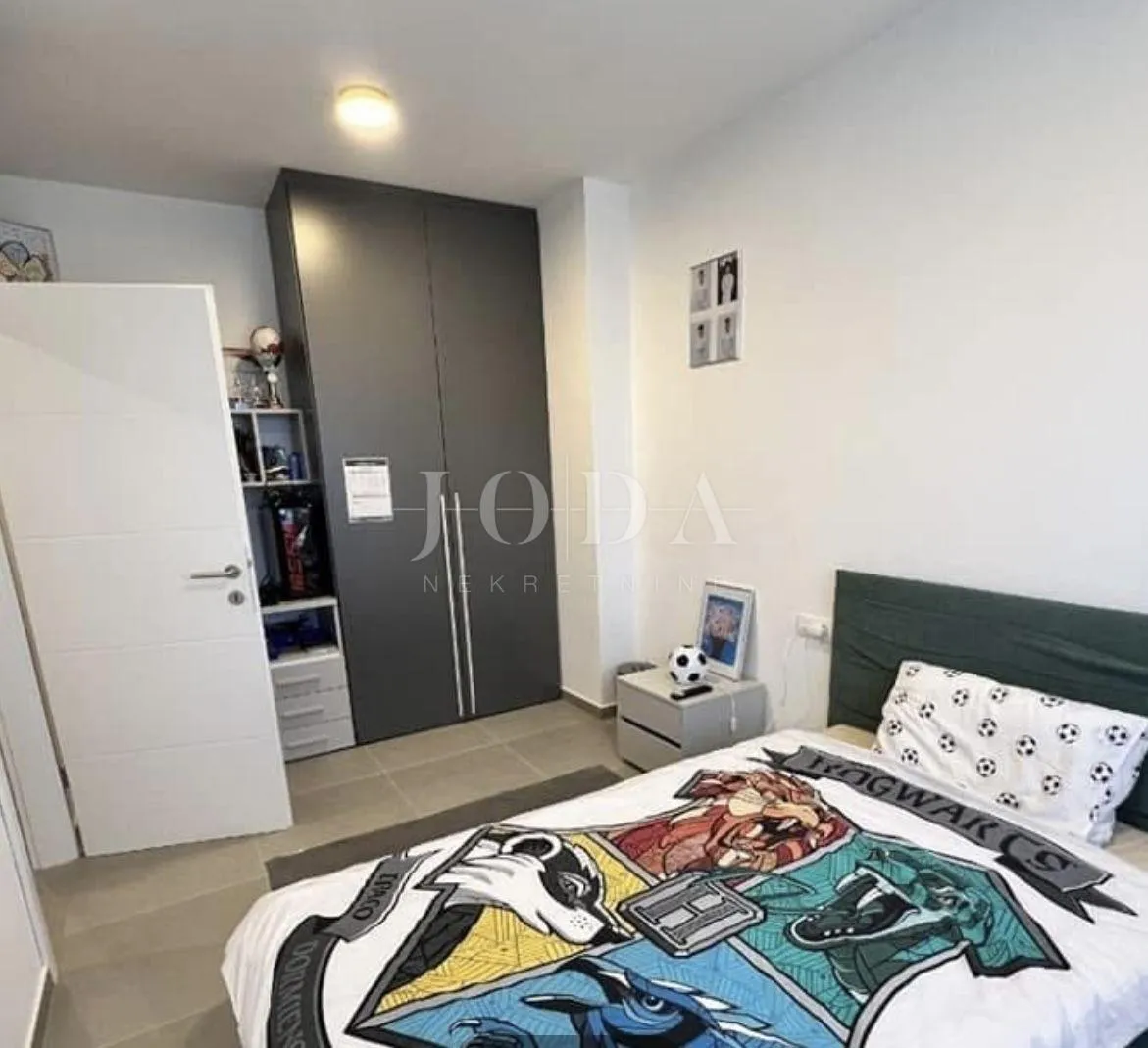 novigrad, atraktivan stan na tri etaže - slika 8