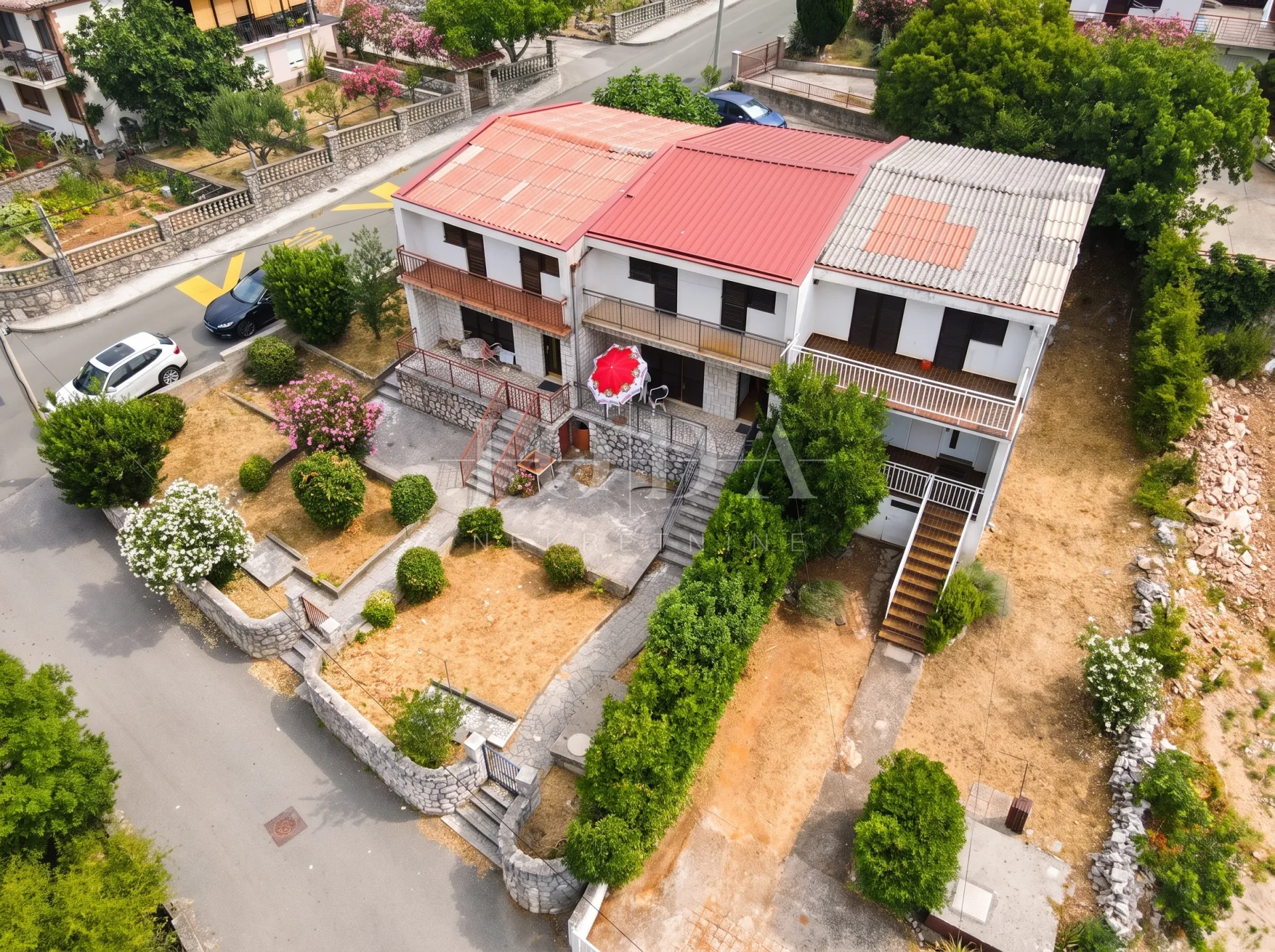 jadranovo – kuća dvojnica idealna za dvije obitelji, 600 m od mora - slika 13