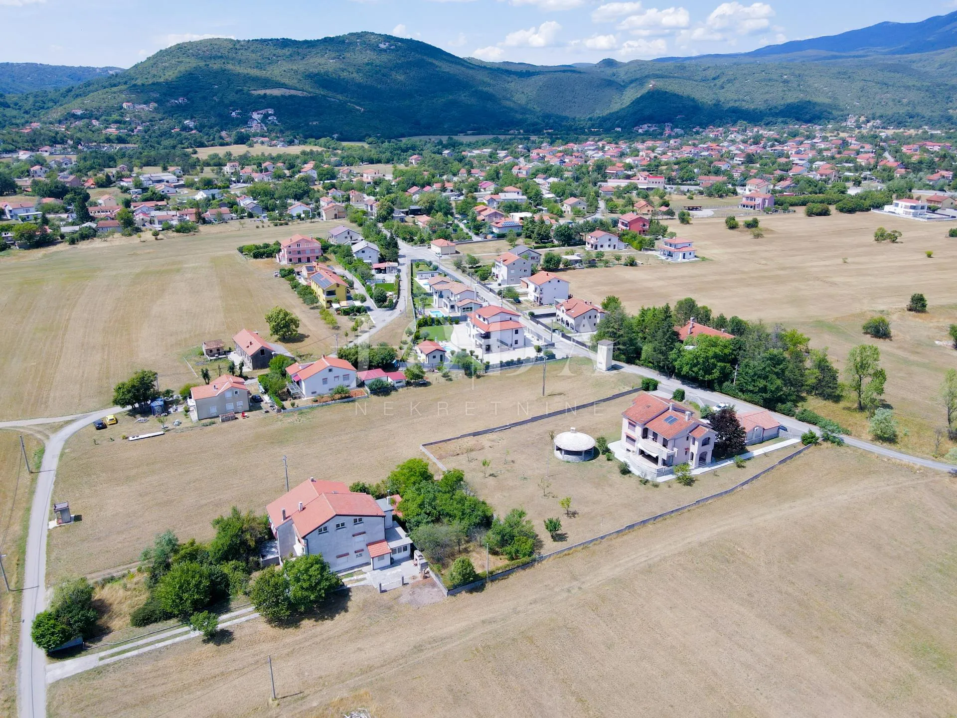 grobnik,samostojeća kuća sa poslovnim prostorom na velikoj okućnici - slika 4