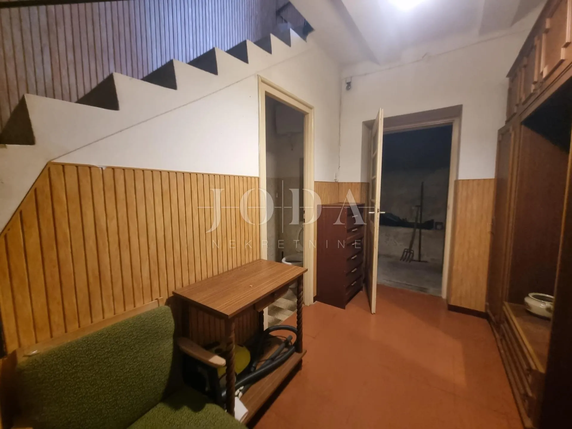 kuća za adaptaciju u centru grada - slika 8