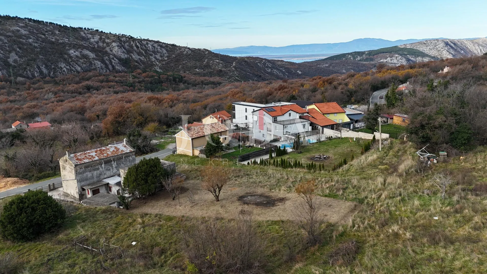bribir – starija kuća s velikom okućnicom, garažom i dodatnim prostorima - slika 3