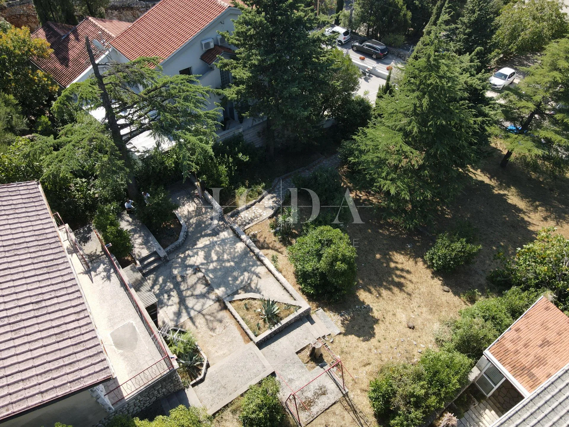 kuća na parceli od 1058m2 100m od mora - slika 12
