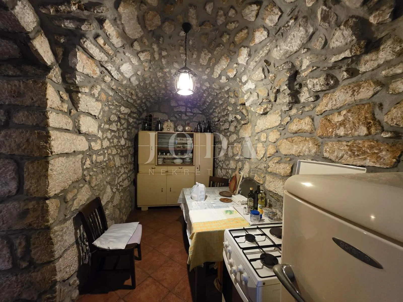 grižane, dvije kamene kuće sa okućnicom - slika 8