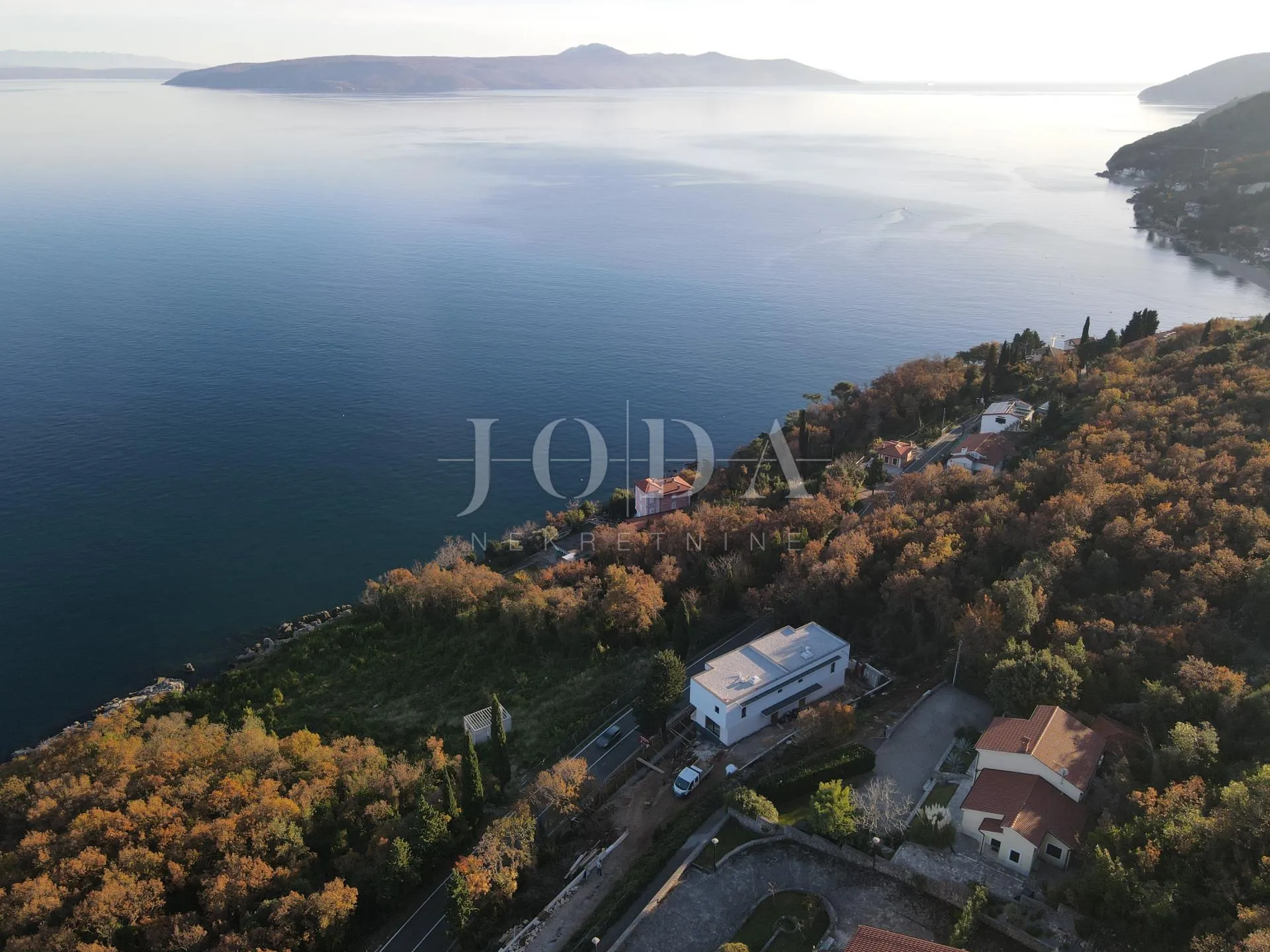 mošćenička draga luksuzna novogradnja s dvije vile, bazenima i wellnessom - slika 2
