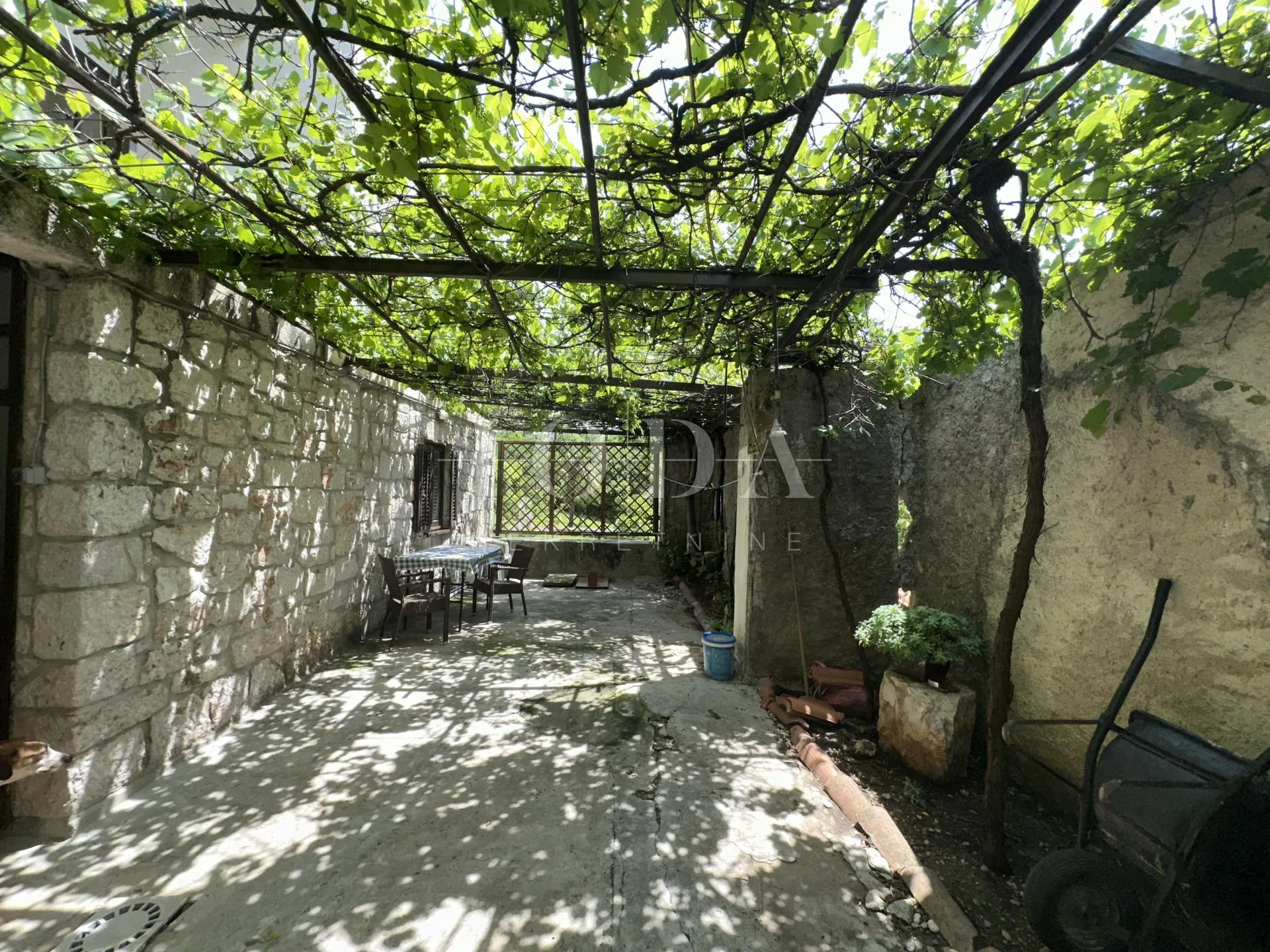 bribir-kuća sa garažom - slika 2