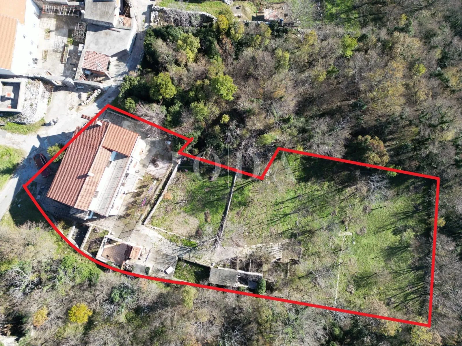 prostrana kuća s vrtom, potencijalom proširenja i spremna za ulaganje: vaše idealno utočište u driveniku - slika 9