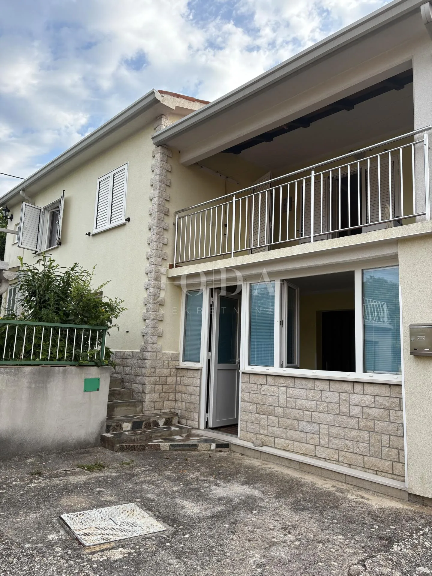 labin, prostrana kuća nadomak centra grada - slika 2