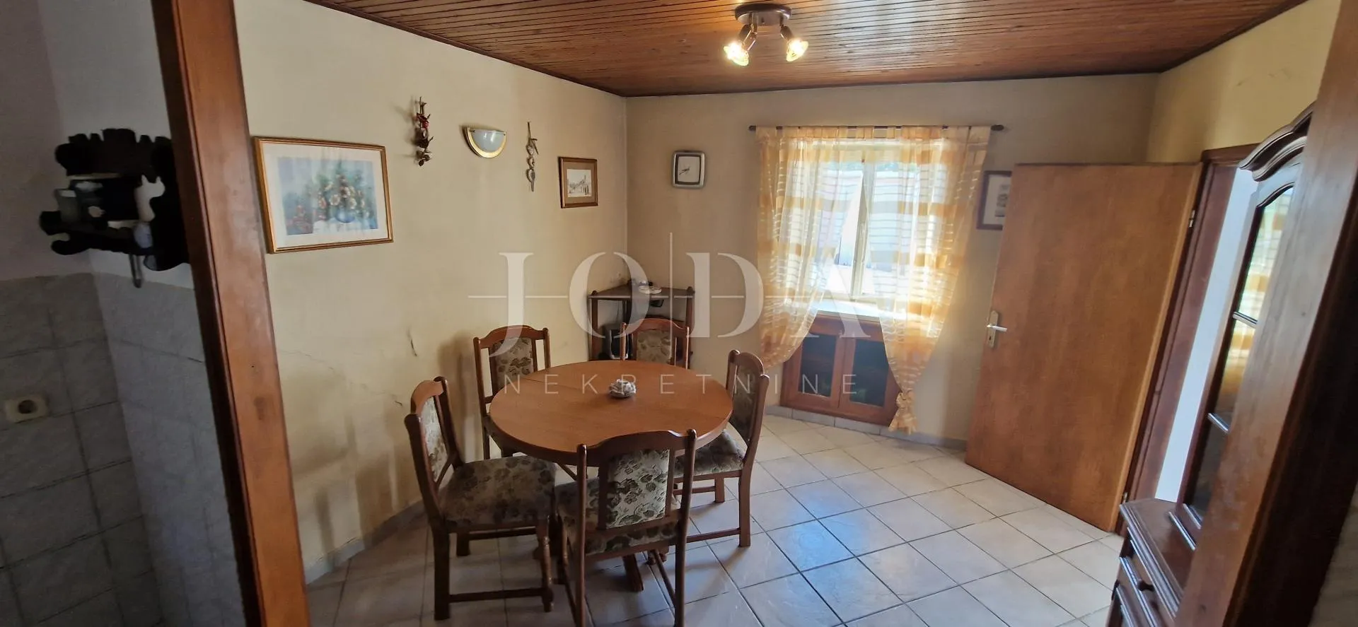 šarmantna kuća s pogledom na more u mirnom zaleđu crikvenice - slika 18