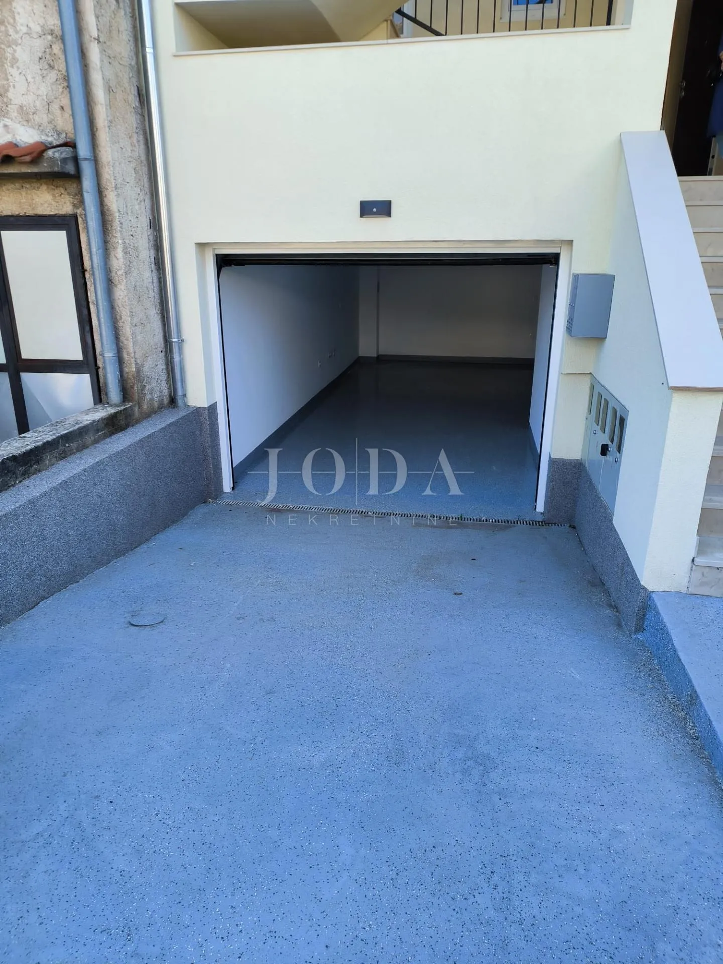 zadar, trosobni stan sa vrtom i garažom - slika 15