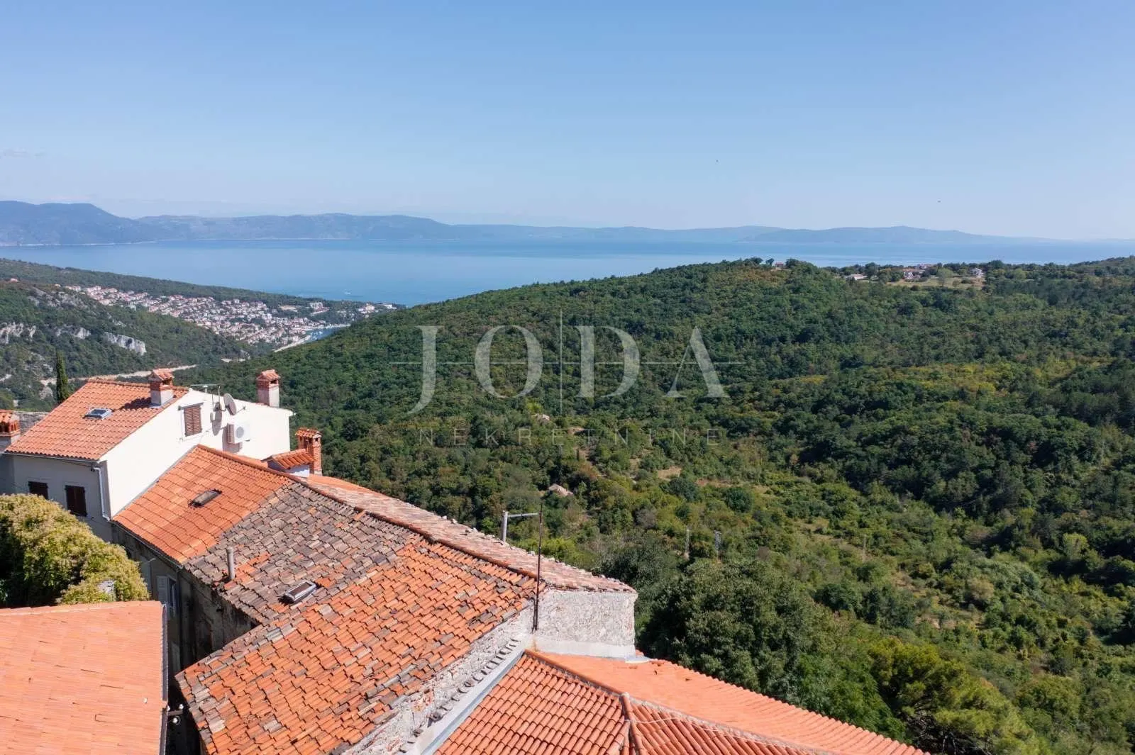 labin, kuća sa očaravajućim pogledom na more, projektom i građevinskom dozvolom za gradnju hotela - slika 9