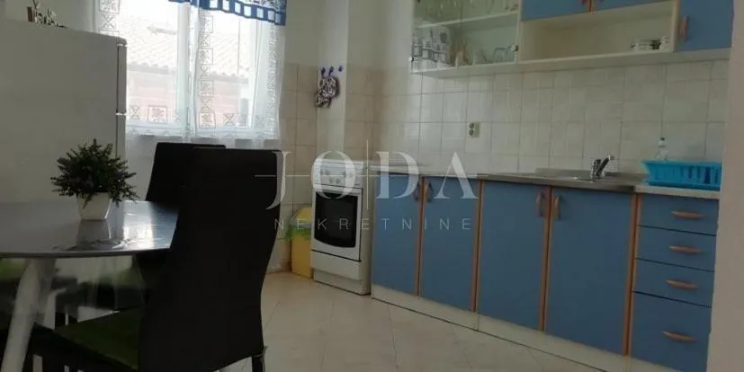 labin, okolica, kuća sa šest apartmana i pogledom na more - slika 9