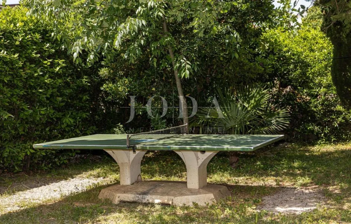 prodaju se dvije etaže kuće blizu centra i plaže – idealno za život ili investiciju! - slika 13