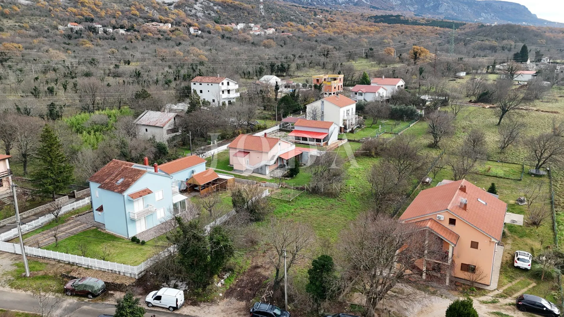 tribalj – građevinsko zemljište u centru, ravan teren, infrastruktura na parceli - slika 8