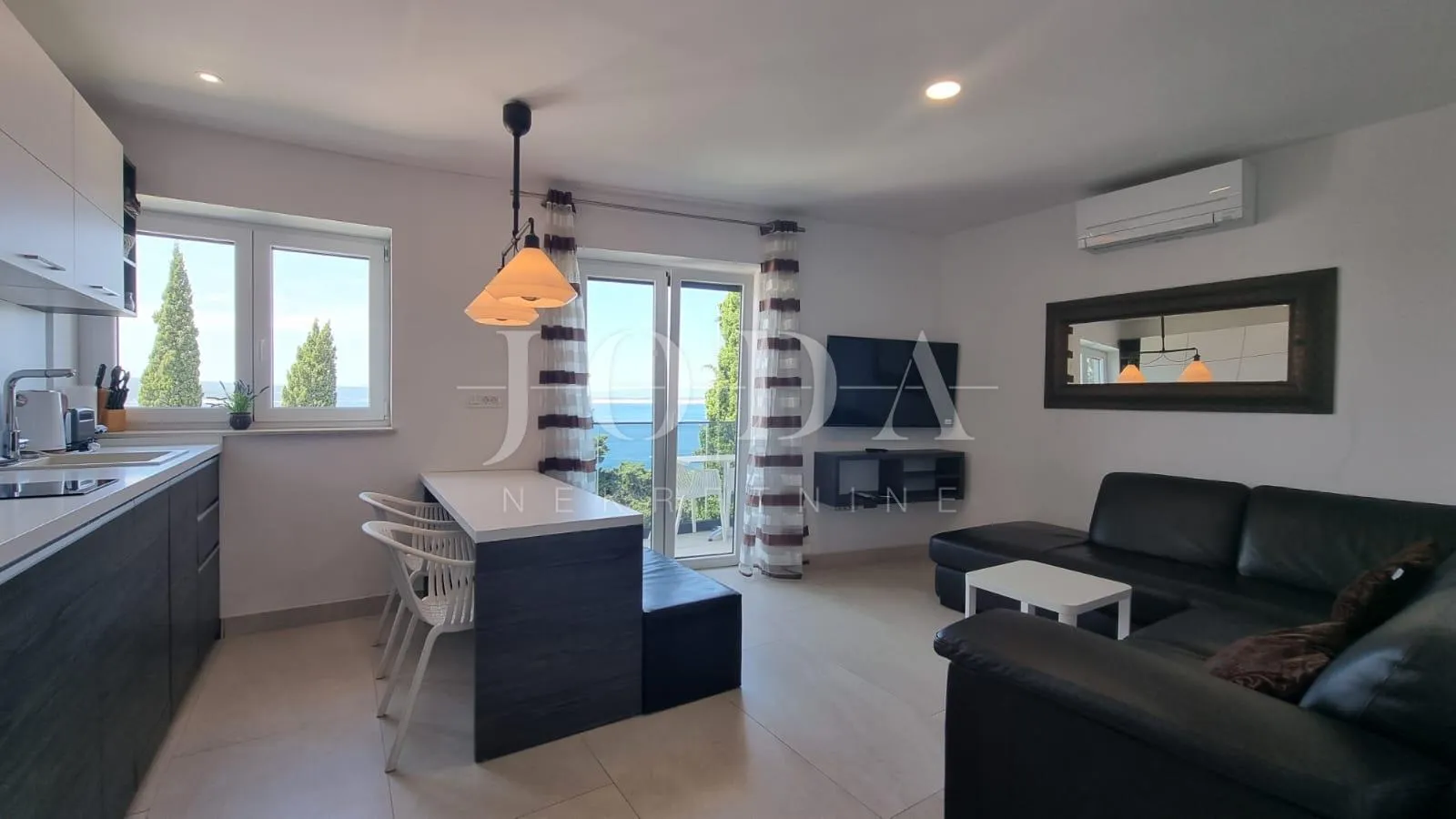 crikvenica, kuća sa osam apartmana - slika 25