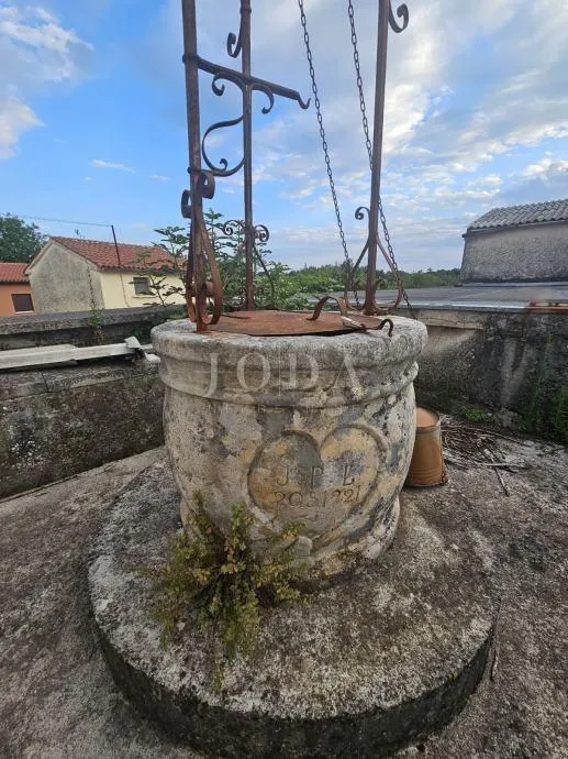 obiteljska kuća sa 2 objekta i šternom,barban okolica - slika 17