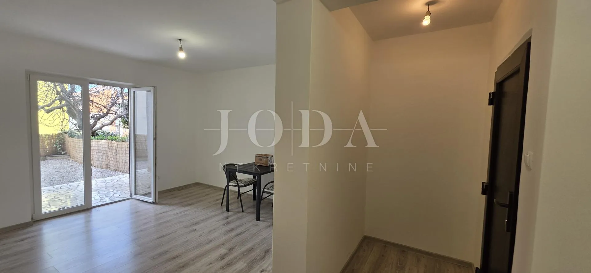 renoviran trosoban stan s dvorištem i pogledom na more – crikvenica, 52 m² - slika 17