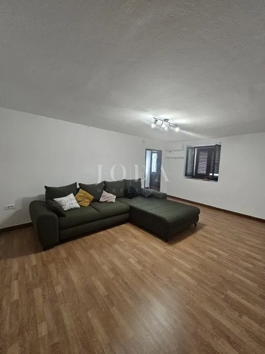 obiteljska kuća sa 2 objekta i šternom,barban okolica - slika 7