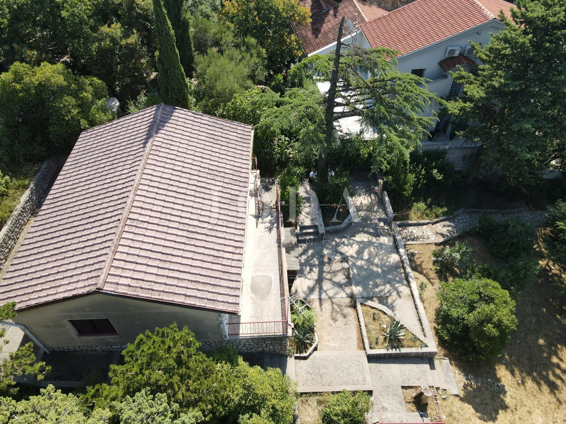 kuća na parceli od 1058m2 100m od mora - slika 13