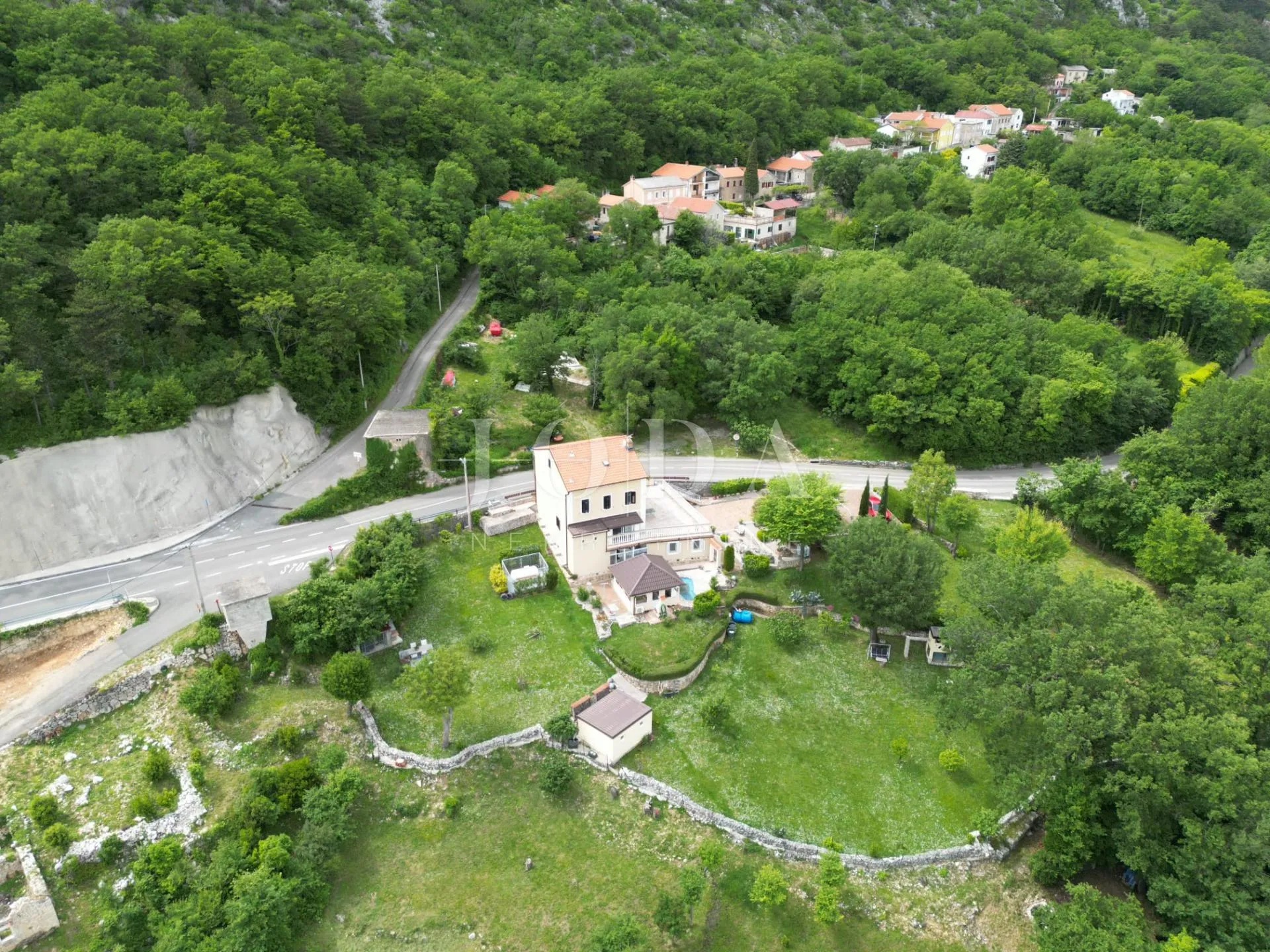 kuća sa 3000m2 zemljišta - slika 10