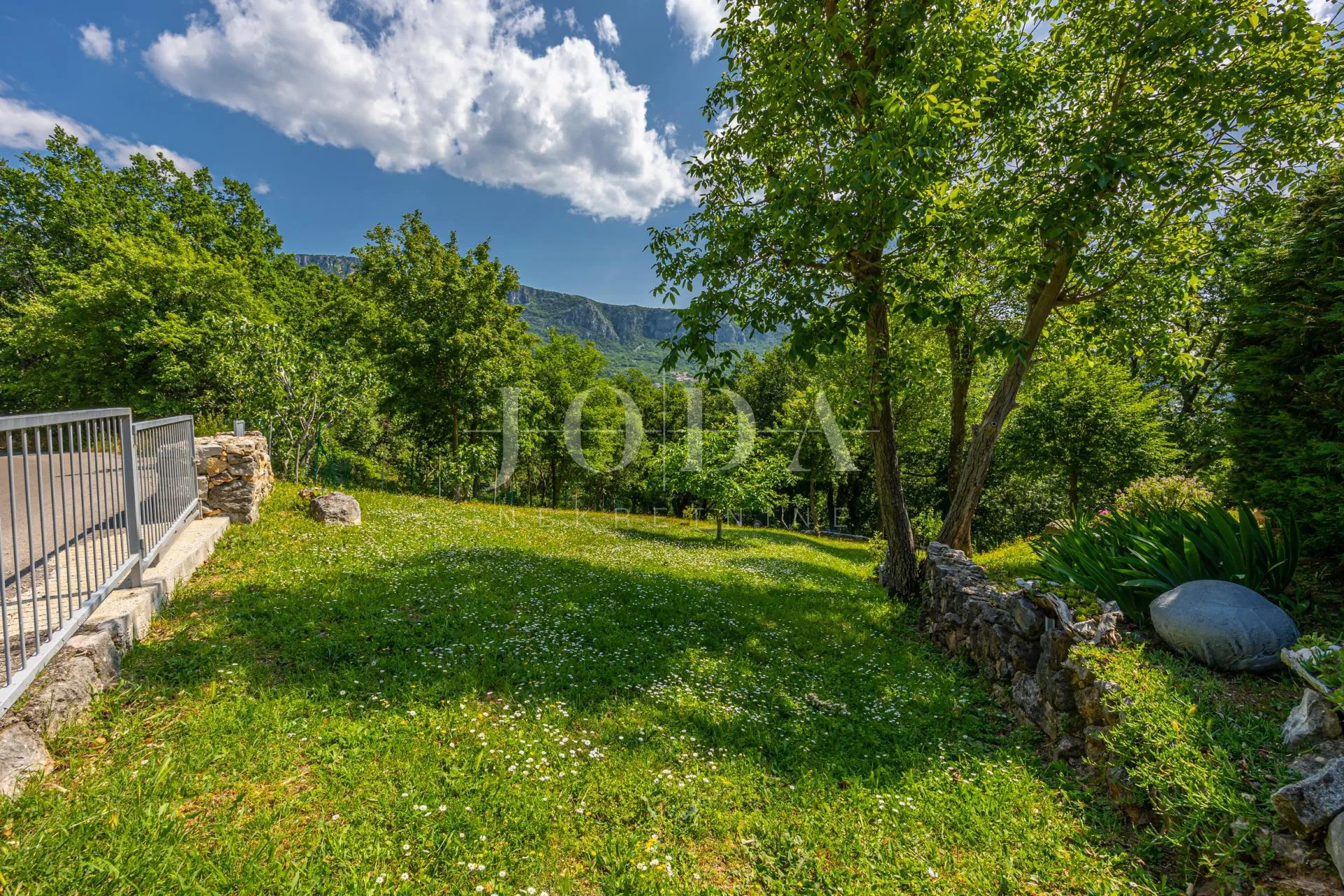 kuća sa 3000m2 zemljišta - slika 18