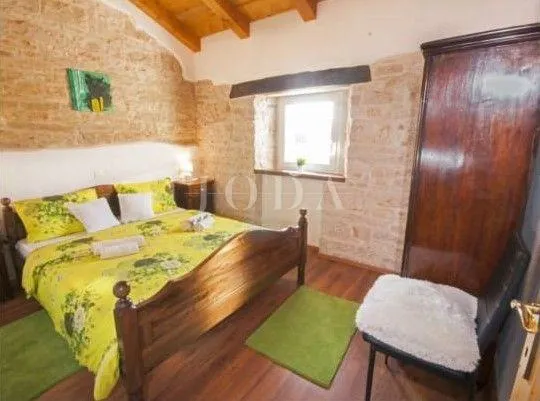 prekrasna kamena kuća sa bazenom,žminj okolica - slika 9