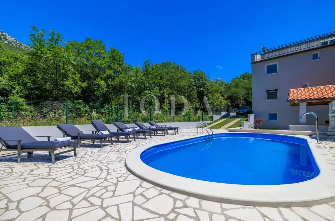 tribalj kuća 600m2 sa bazenom - slika 5